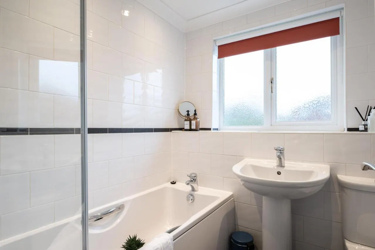 Holiday home Beautiful House In South Cambridge, 14-Min Drive To The City Centre, Free Parking, No Sofabeds, Sleeps 6