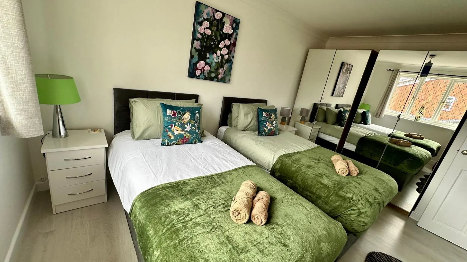 Beautiful House In South Cambridge, 14-Min Drive To The City Centre, Free Parking, No Sofabeds, Sleeps 6