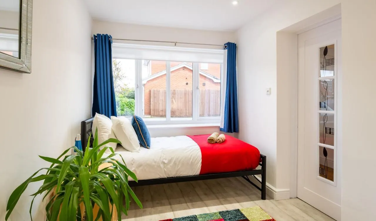 Beautiful House In South Cambridge, 14-Min Drive To The City Centre, Free Parking, No Sofabeds, Sleeps 6